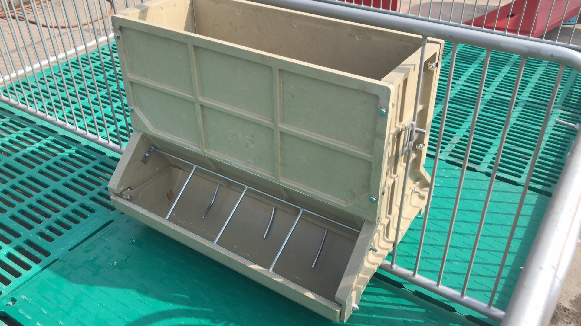 新鄉(xiāng)復(fù)合漏糞板哪家質(zhì)量好？